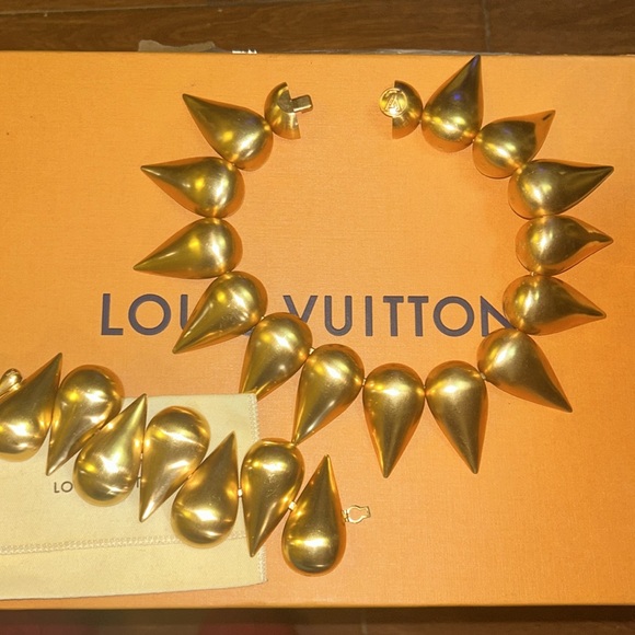 Runway Edition Louis Vuitton Parure Patel Brushed Gold Petal Statement set - Picture 2 of 4